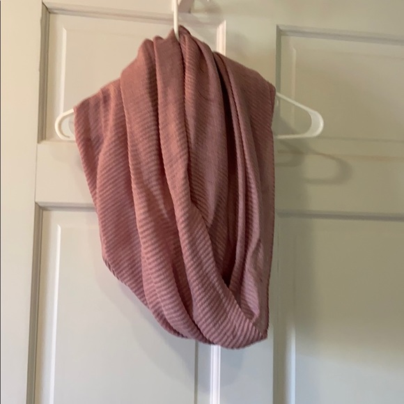 Ladies collection of scarves - Picture 7 of 14